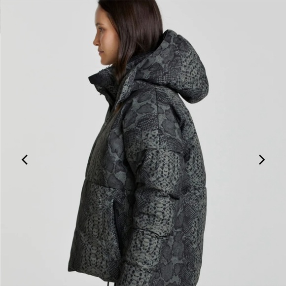 Varley Dorothy
Ski Jacket
Mono Boa XS - Picture 4 of 12